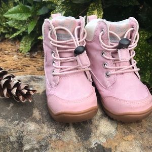 Girl’s winter boots